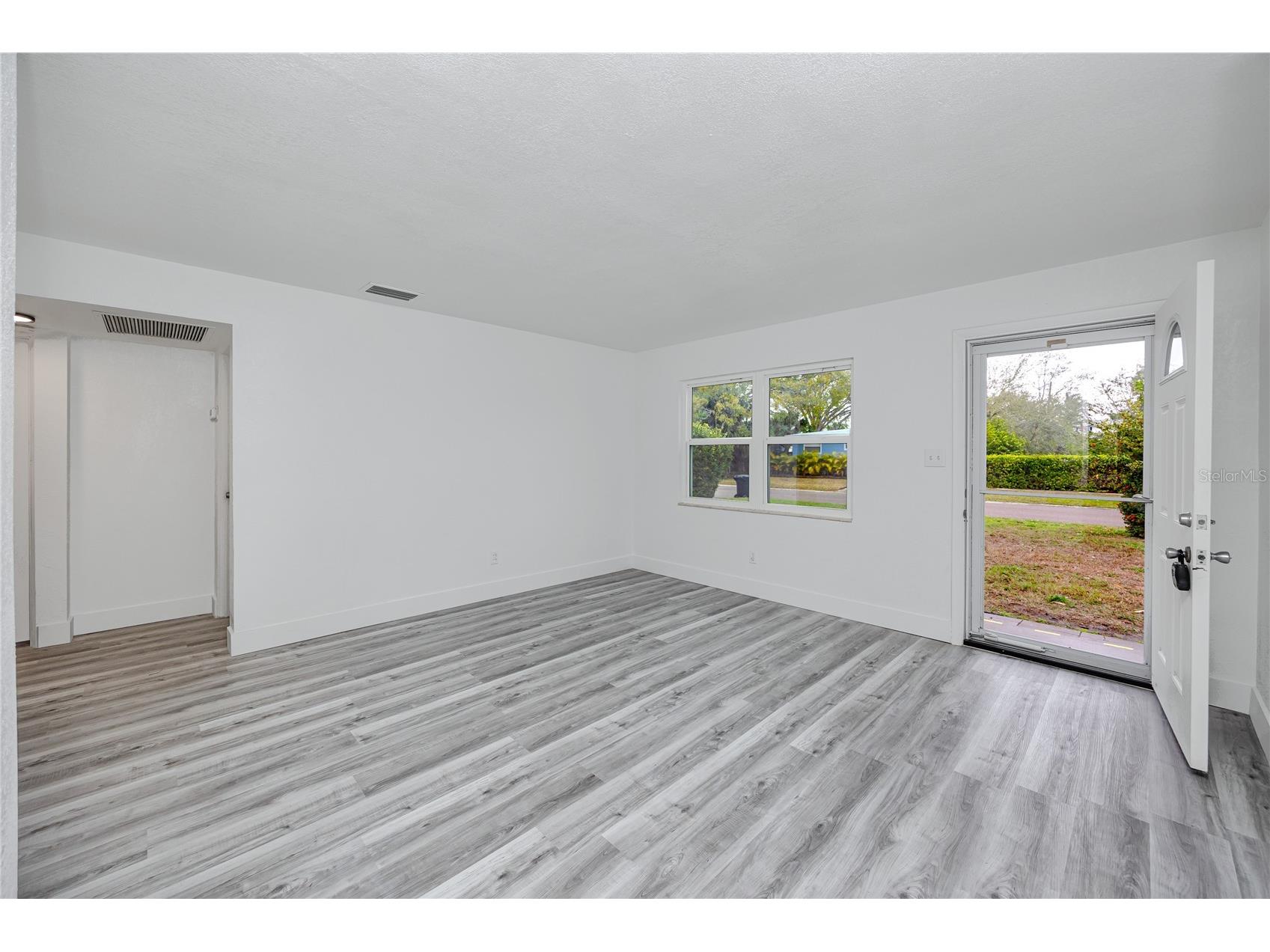 418 39th Avenue N Saint Petersburg FL 33703 TB8464525 image4