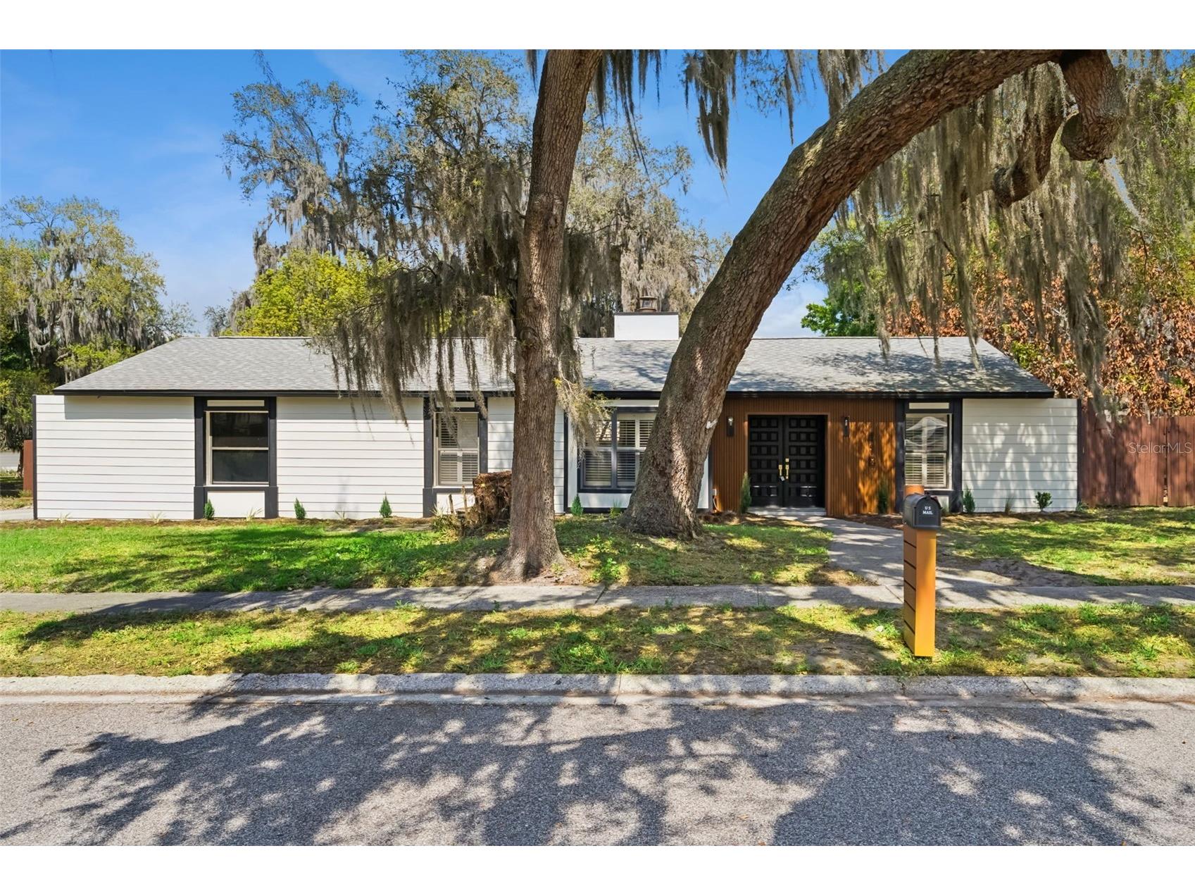 418 E Lakeshore Drive Ocoee FL 34761 O6395685 image1
