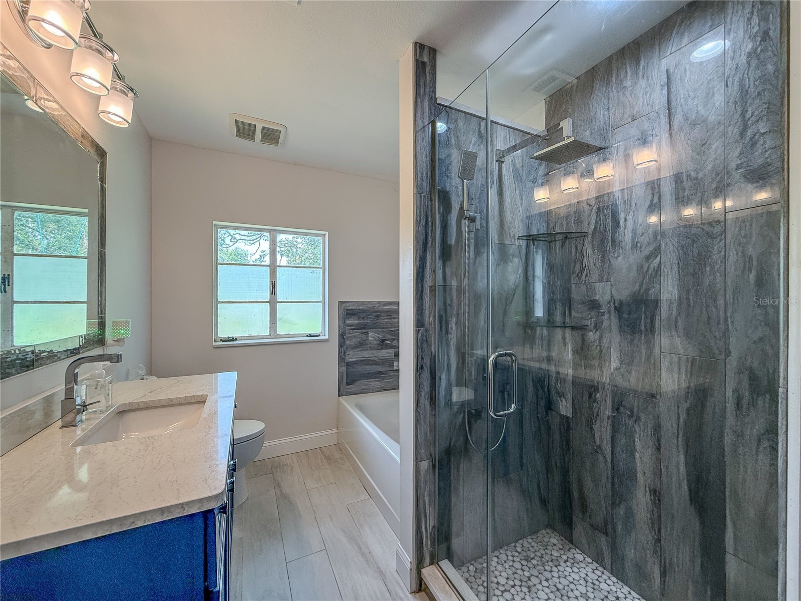 418 Edwards Drive Sarasota FL 34243 A4665321 image16