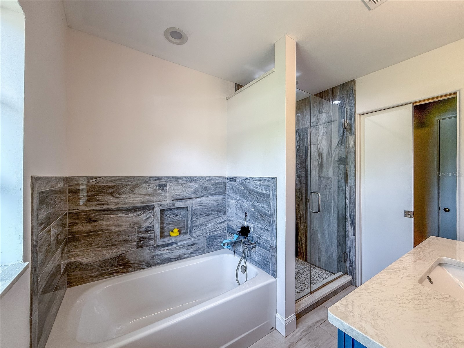 418 Edwards Drive Sarasota FL 34243 A4665321 image17