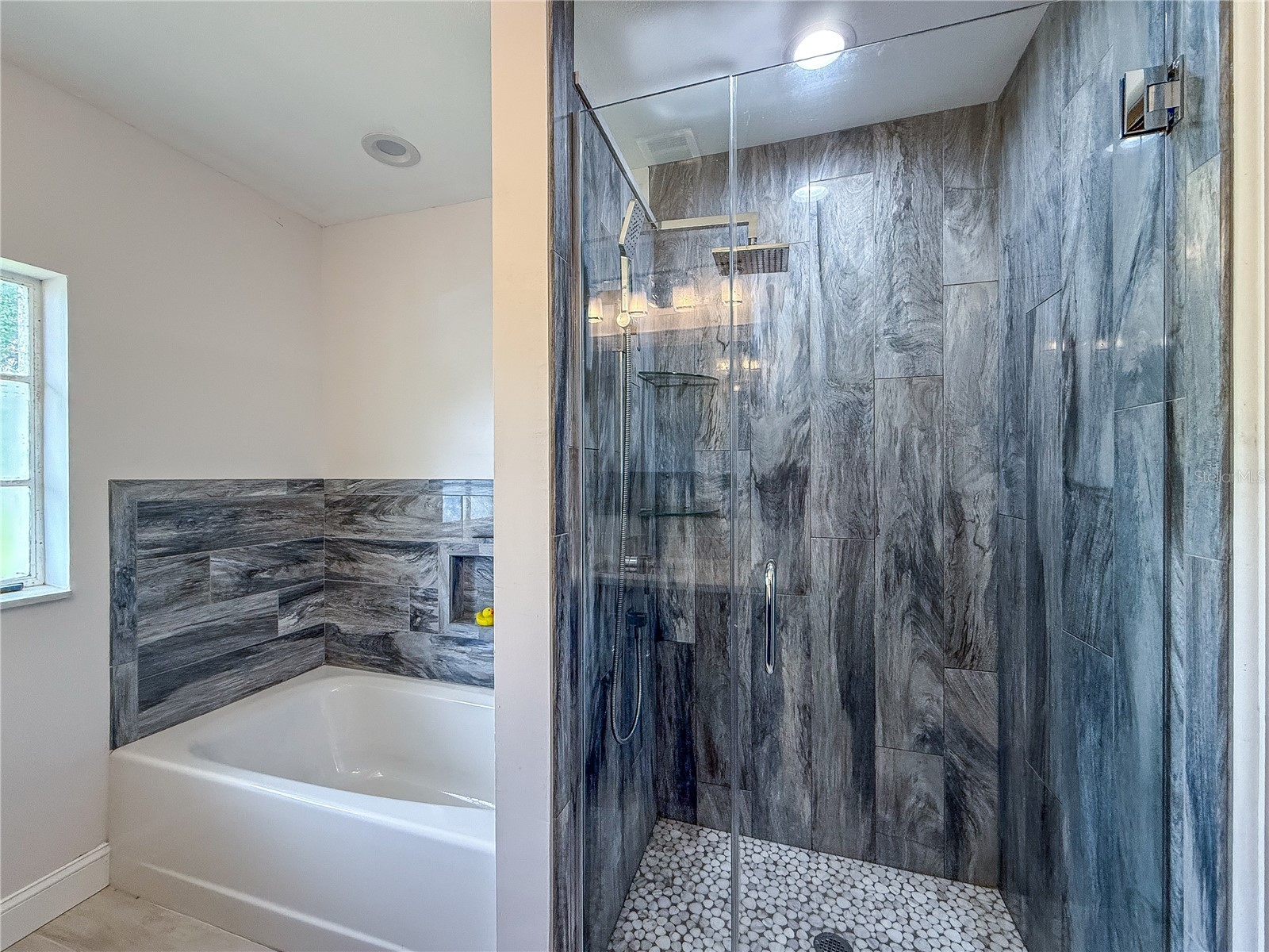 418 Edwards Drive Sarasota FL 34243 A4665321 image18