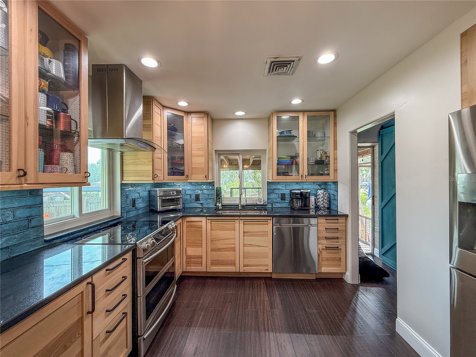 418 Edwards Drive Sarasota FL 34243 A4665321 image7