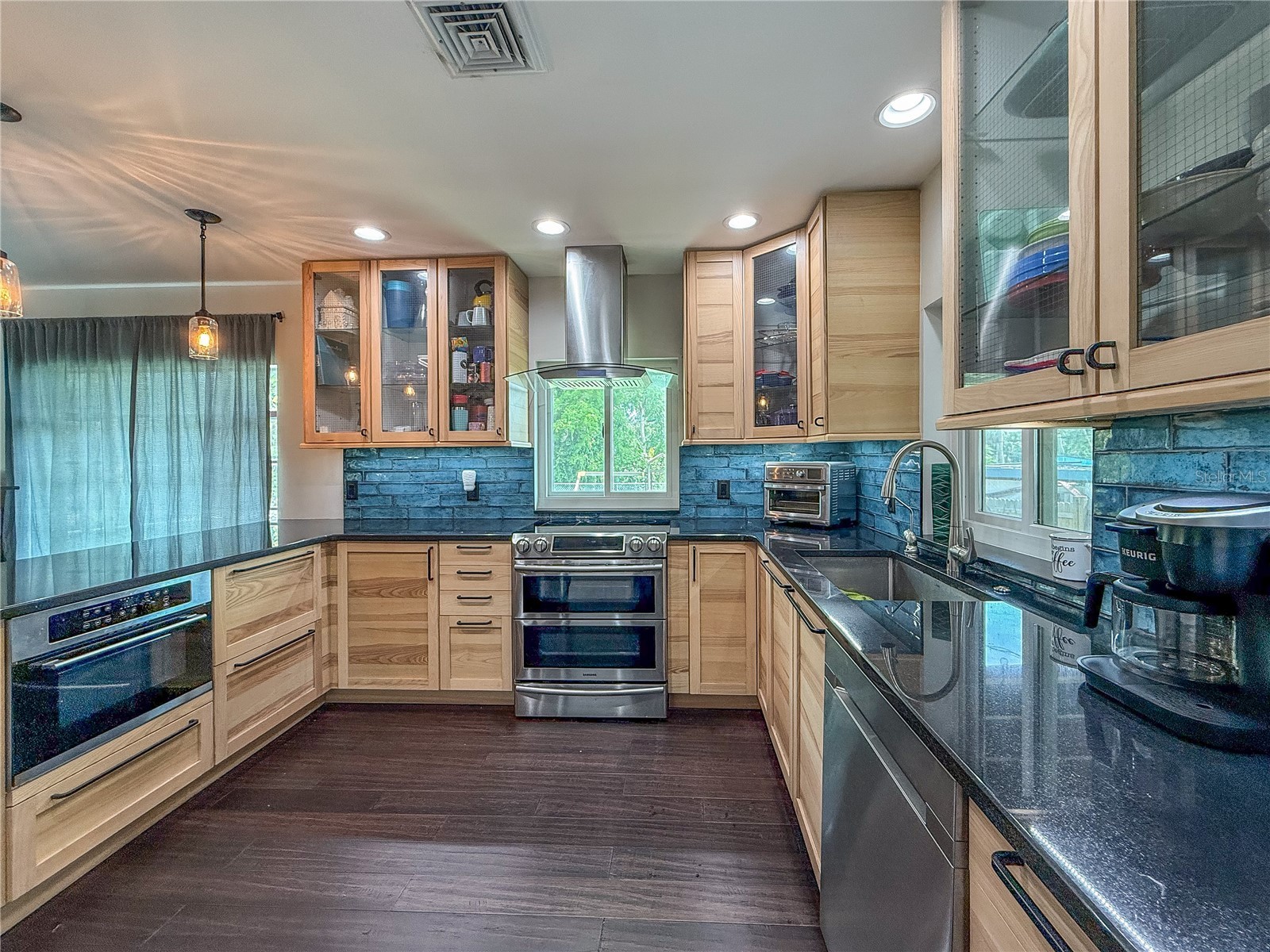 418 Edwards Drive Sarasota FL 34243 A4665321 image9