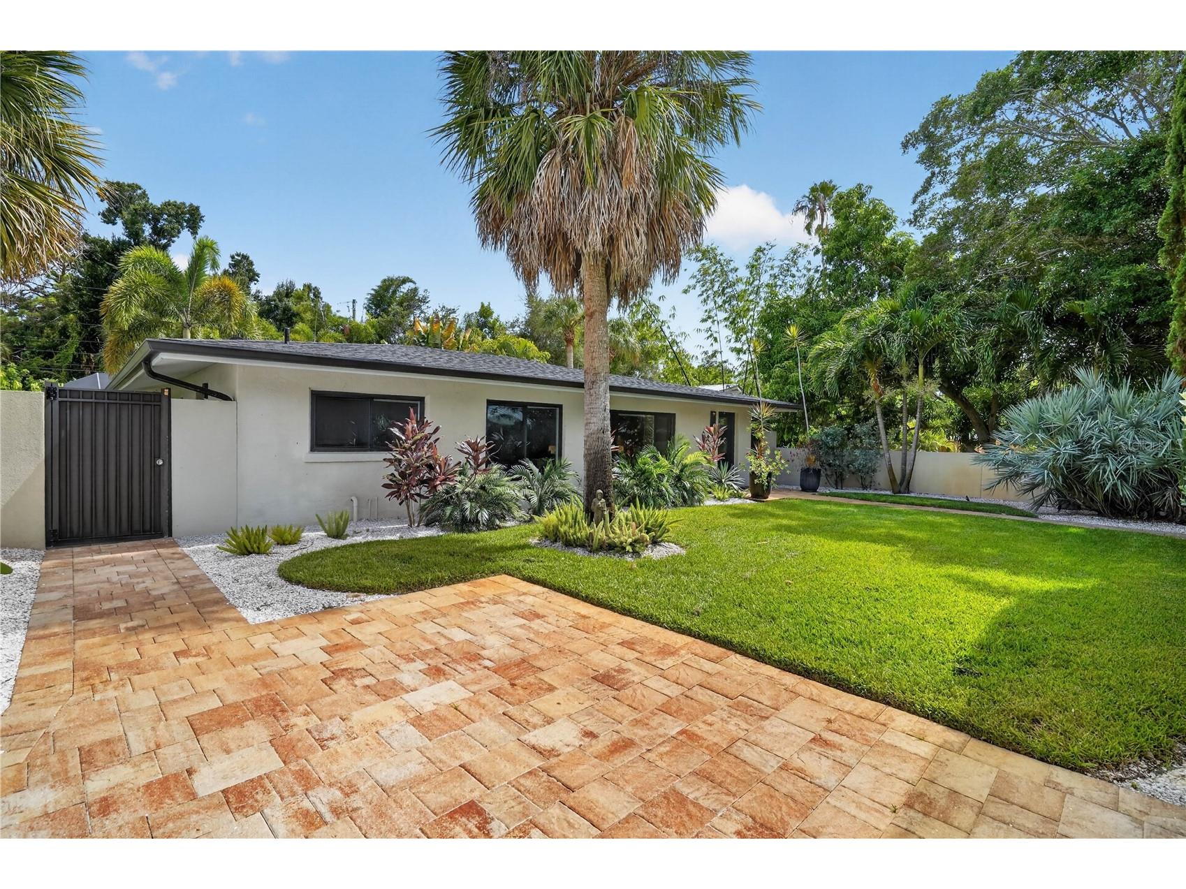 418 Sapphire Drive Sarasota FL 34234 A4699914 image2
