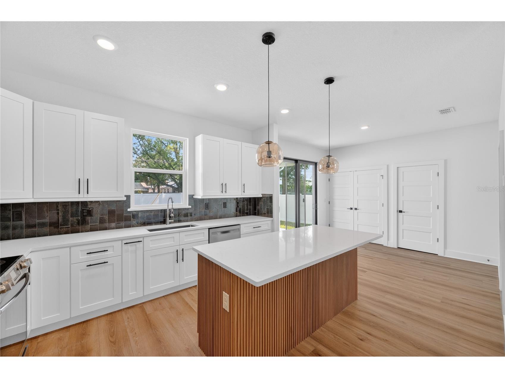 4181 56th Avenue N Saint Petersburg FL 33714 W7885607 image16