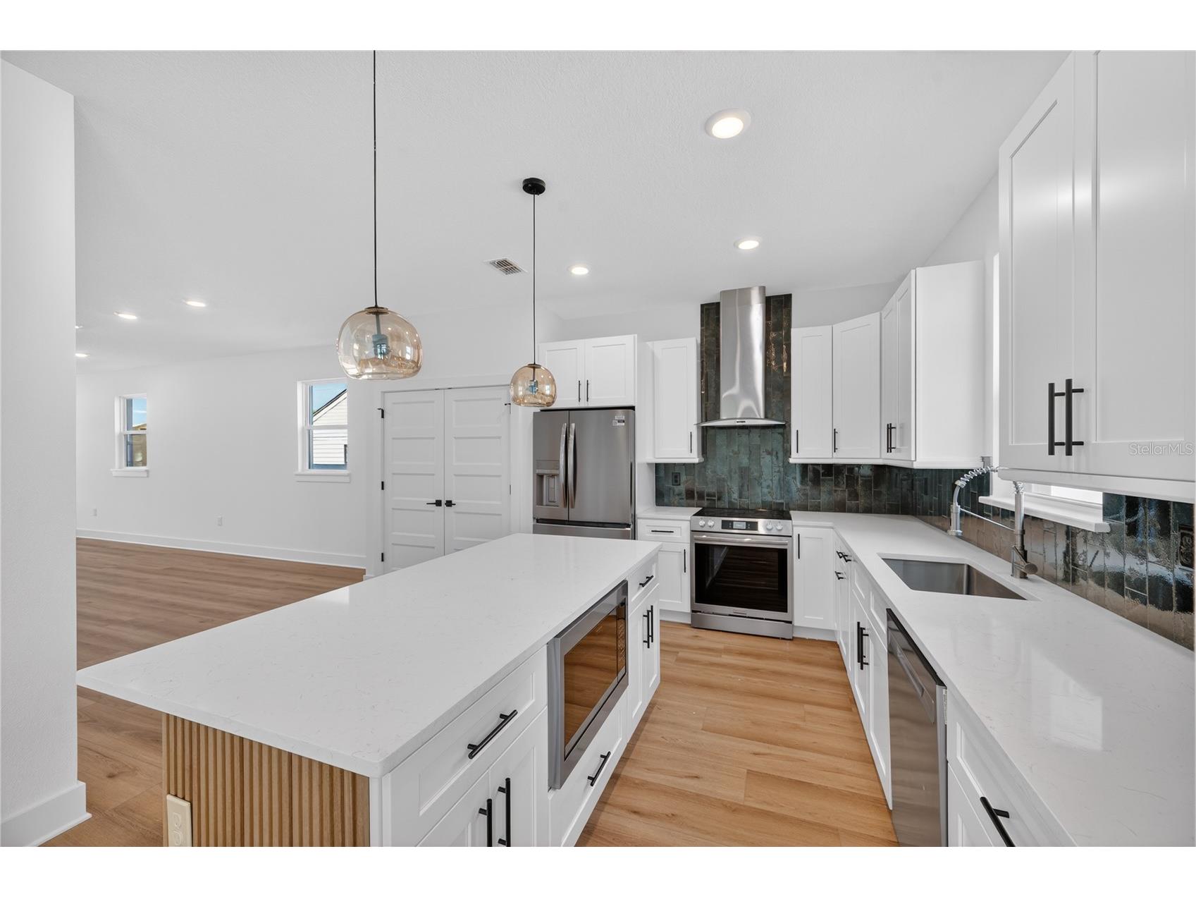 4181 56th Avenue N Saint Petersburg FL 33714 W7885607 image18