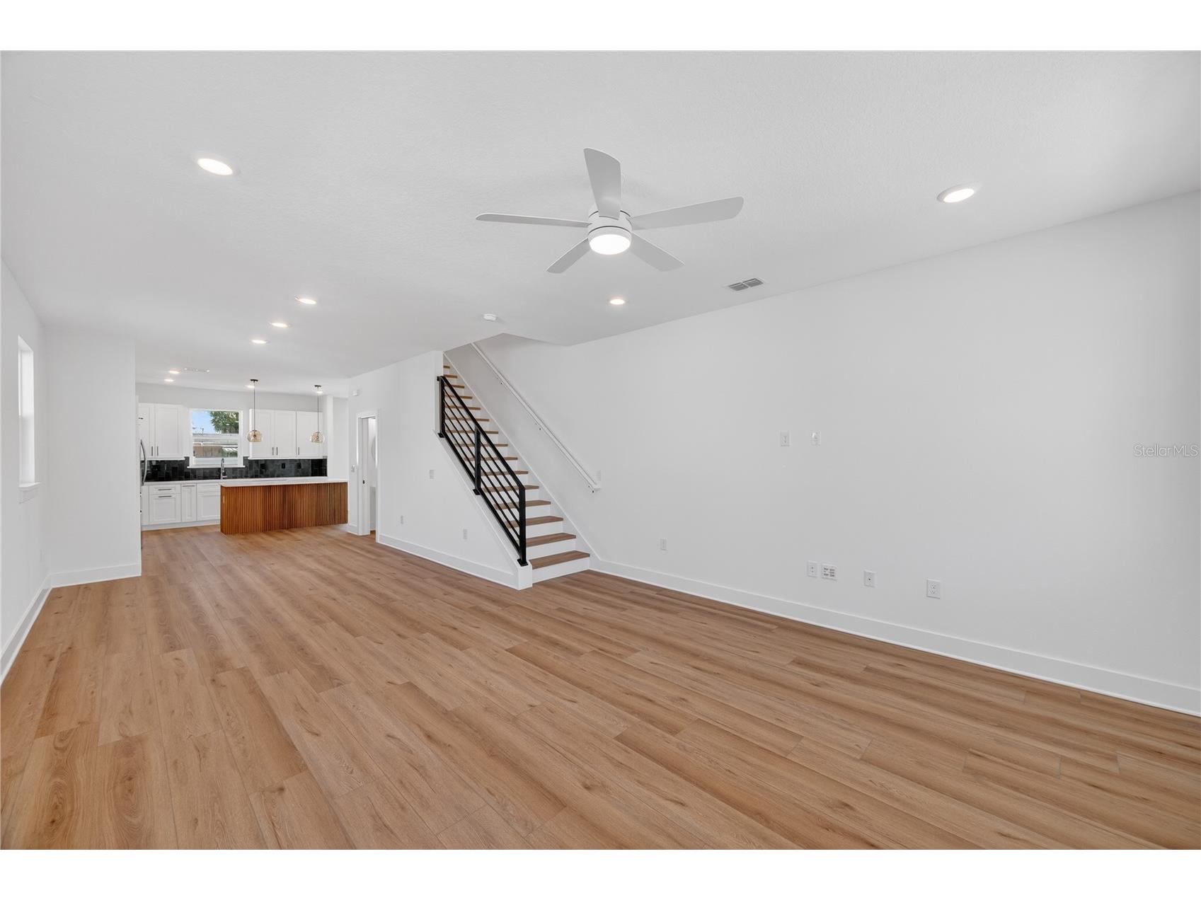 4181 56th Avenue N Saint Petersburg FL 33714 W7885607 image7