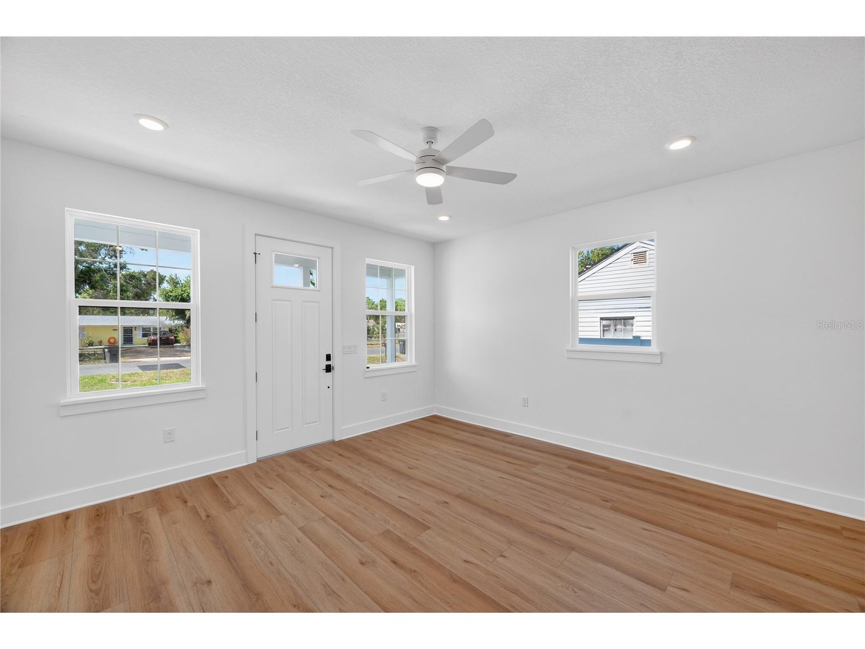 4181 56th Avenue N Saint Petersburg FL 33714 W7885607 image9