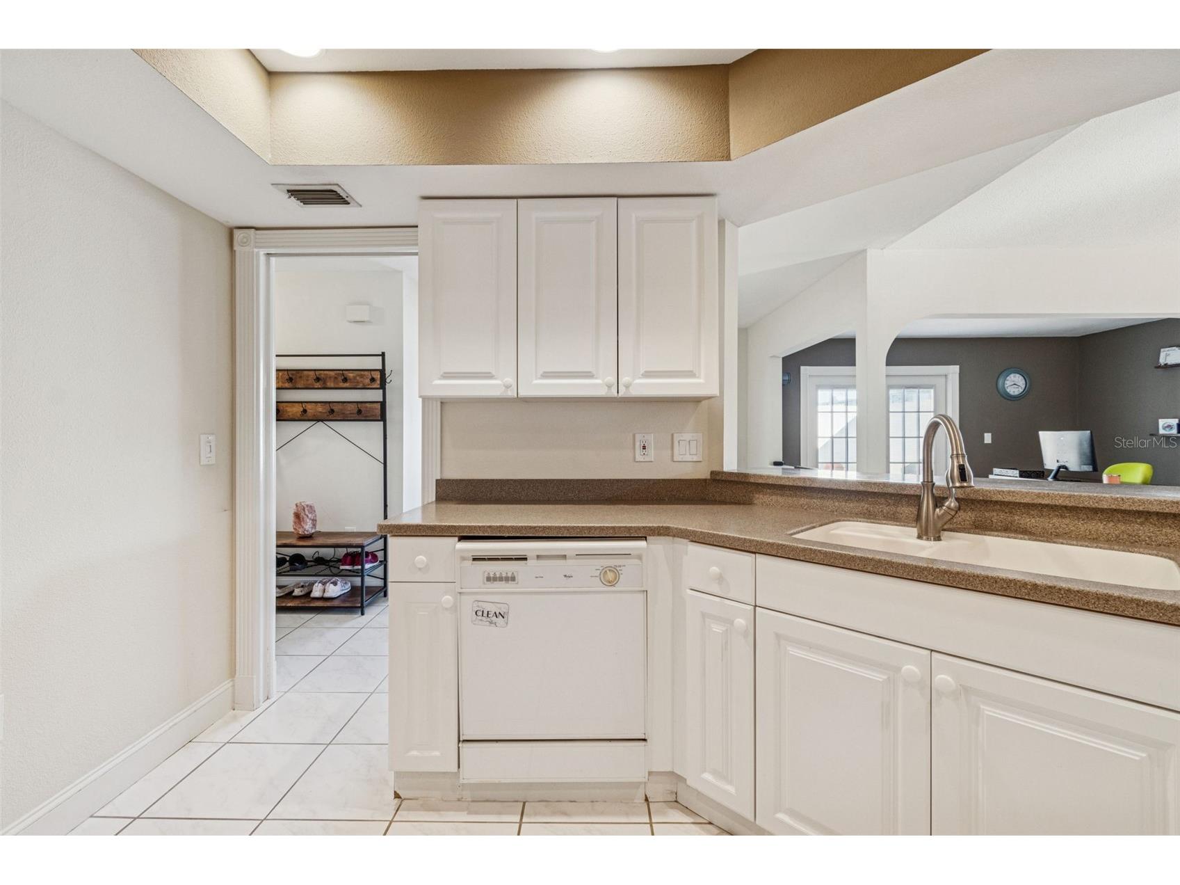 4181 Center Pointe Circle #91B Sarasota FL 34233 A4677449 image16