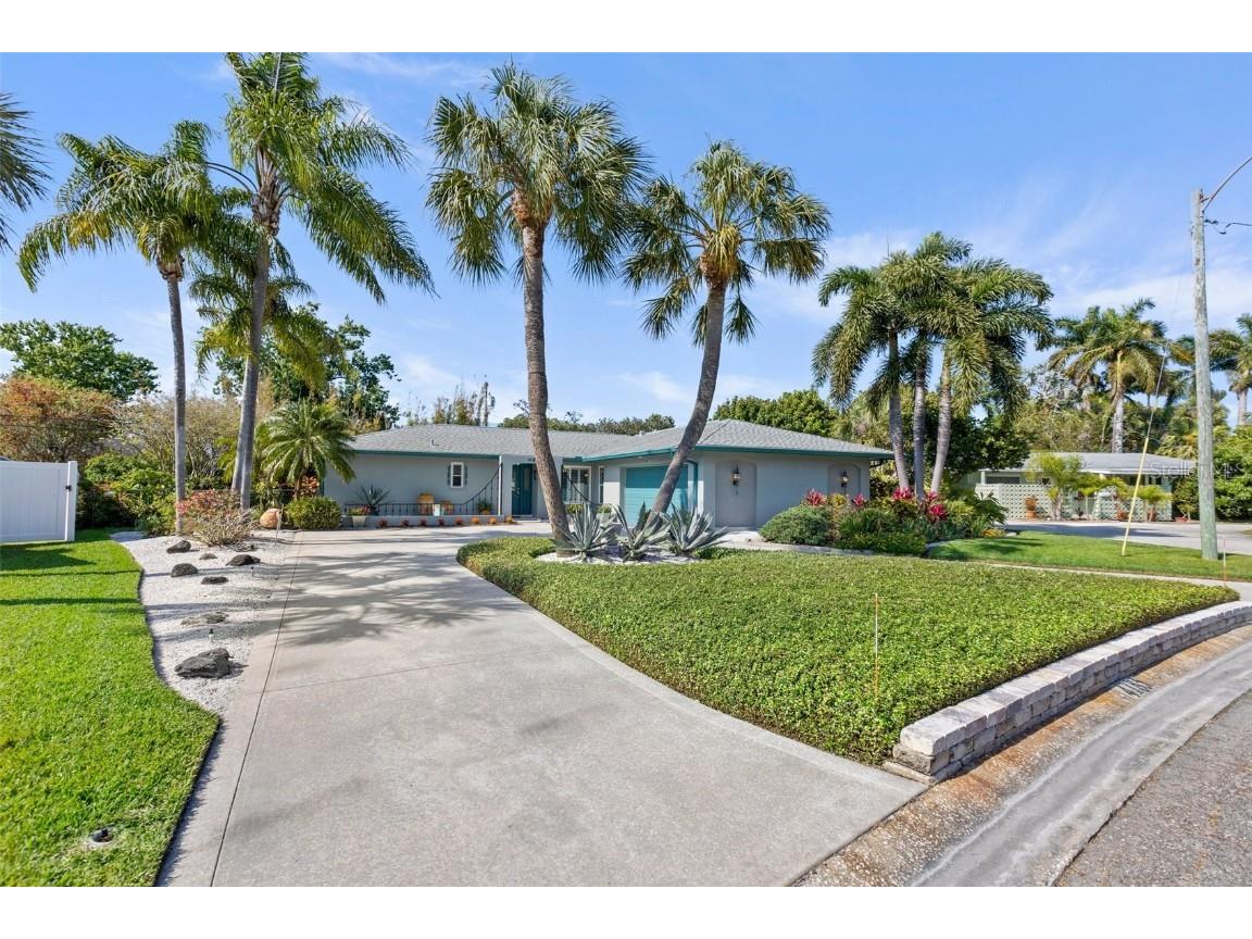 4185 52nd Avenue S Saint Petersburg FL 33711 U8195331 image1