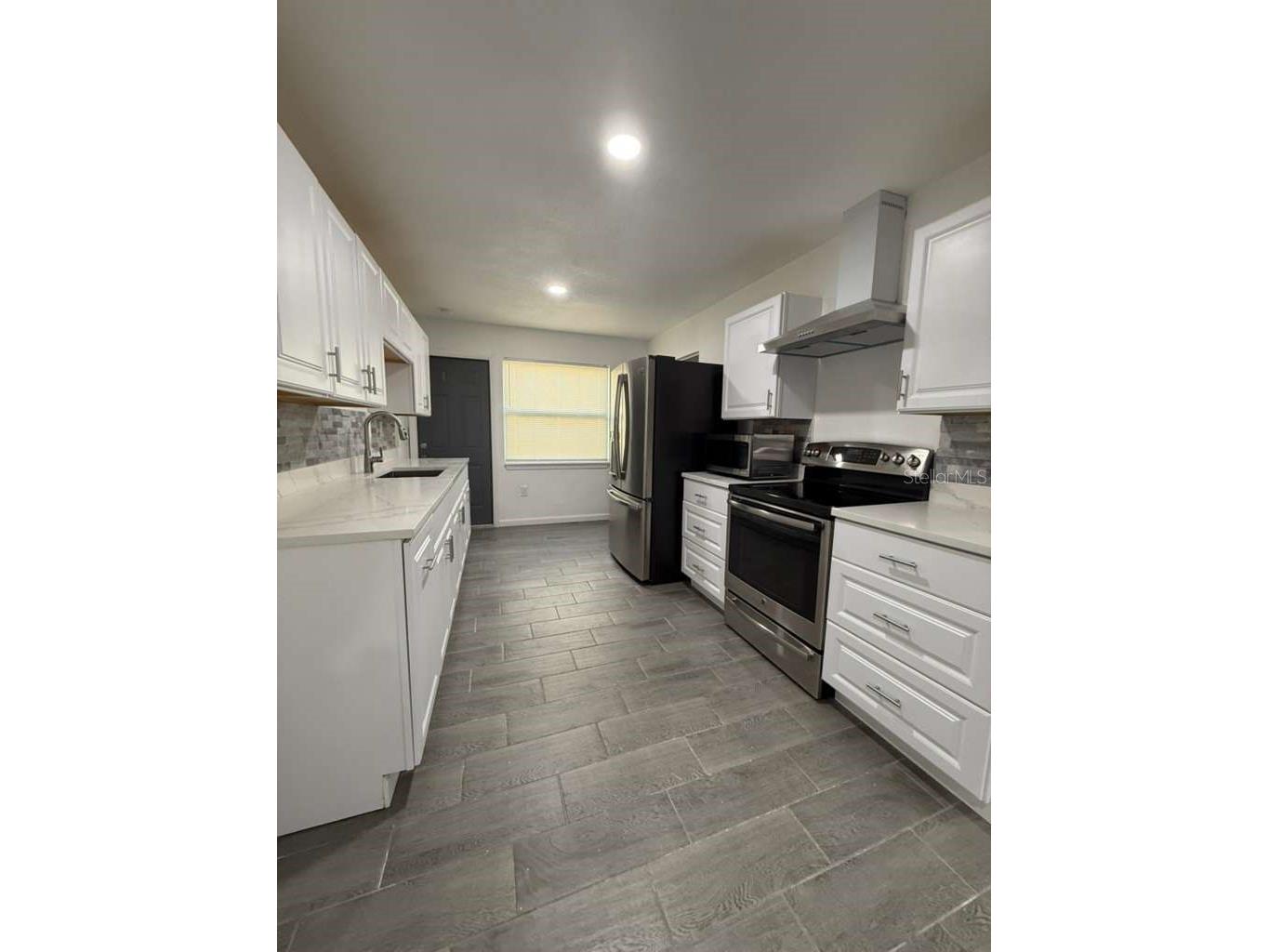 4187 Palau Drive Sarasota FL 34241 A4696970 image9