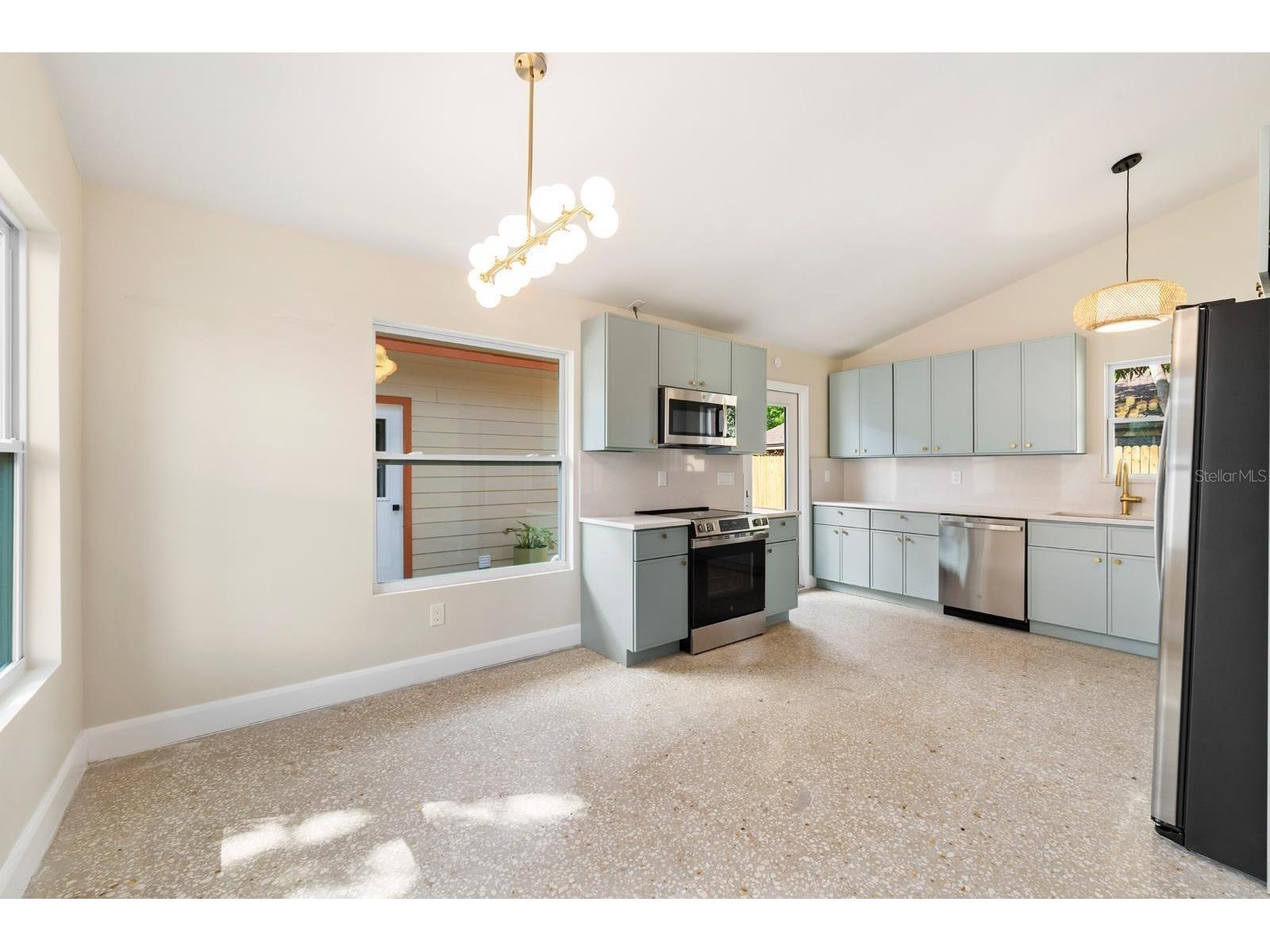 419 64th Avenue S Saint Petersburg FL 33705 TB8490768 image15
