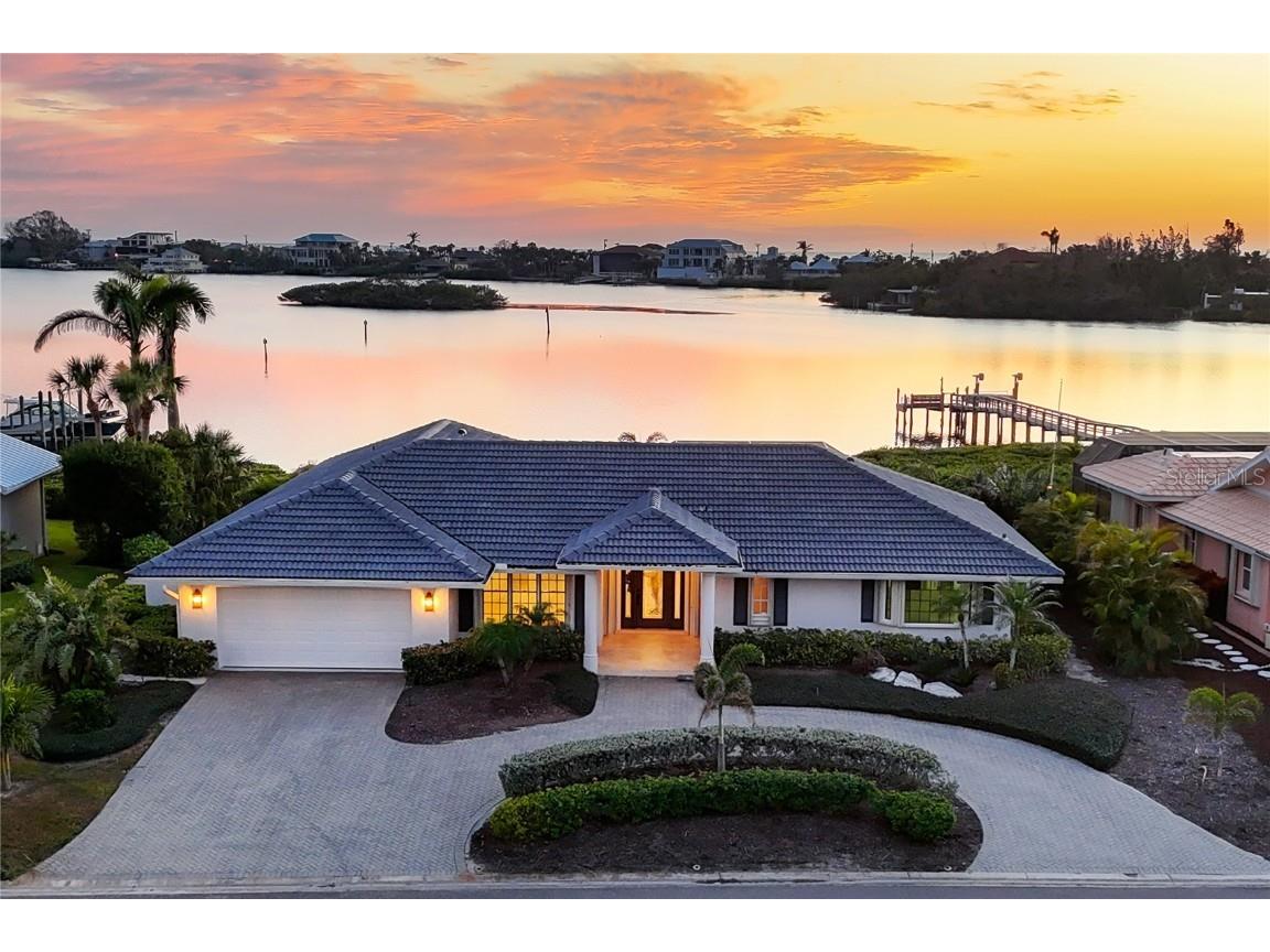 419 Yacht Harbor Drive Osprey FL 34229 - LITTLE SARASOTA BAY A4637027 image1