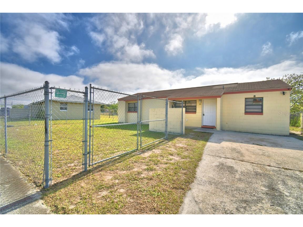 42 Queens Court Frostproof FL 33843 L4949578 image1