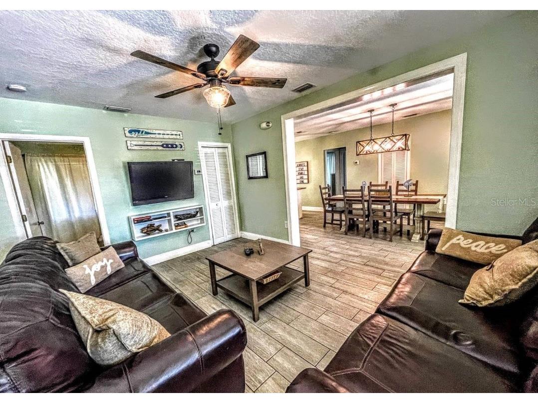 42 Somerset Street Clearwater Beach FL 33767 U8255576 image3