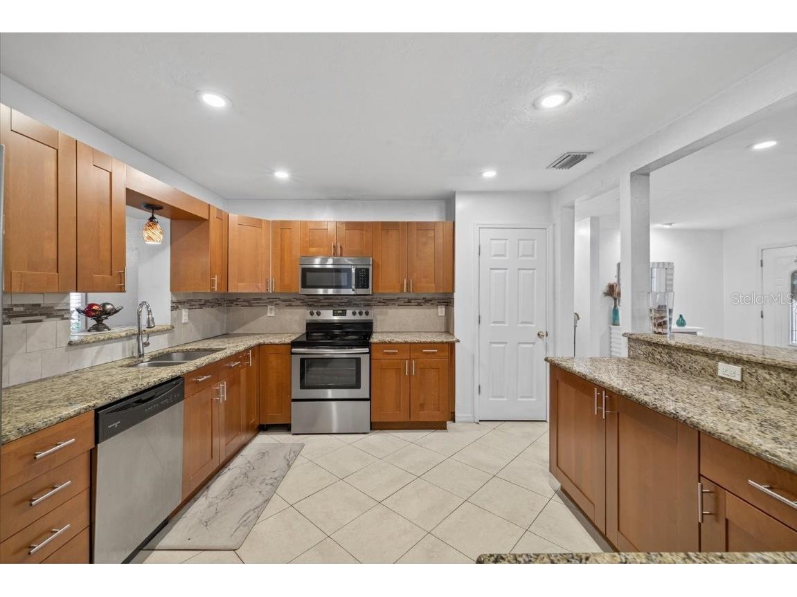 420 Lewis Boulevard SE Saint Petersburg FL 33705 TB8419501 image2