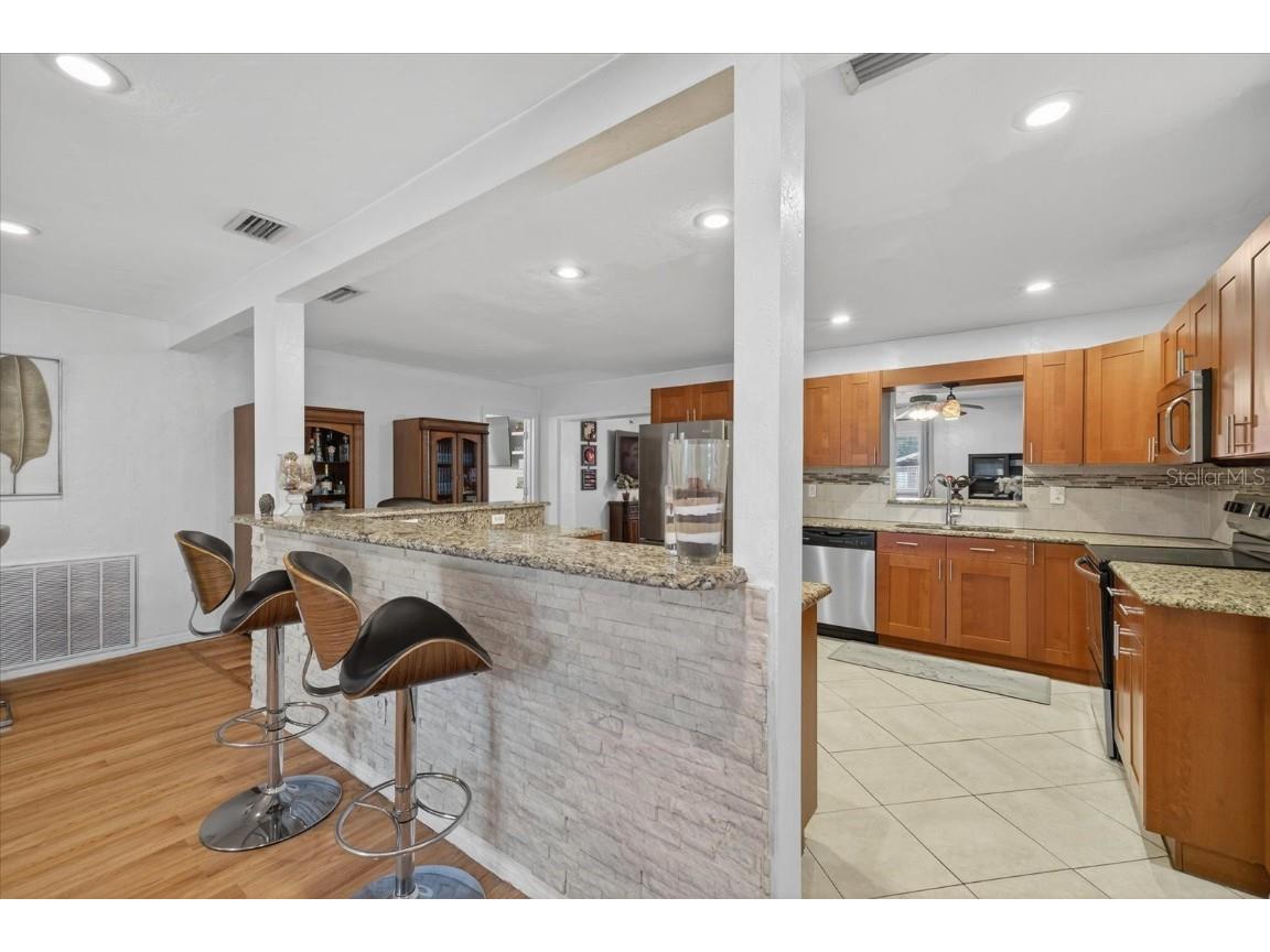 420 Lewis Boulevard SE Saint Petersburg FL 33705 TB8419501 image3