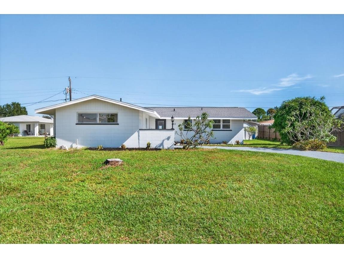 420 Palm Creek Drive Englewood FL 34223 TB8439993 image2