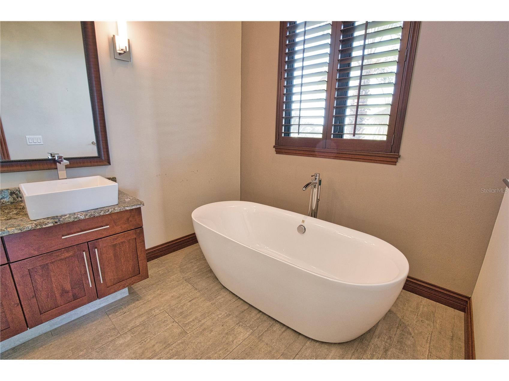 420 Palmetto Crescent Nokomis FL 34275 - LYONS BAY A4689775 image18