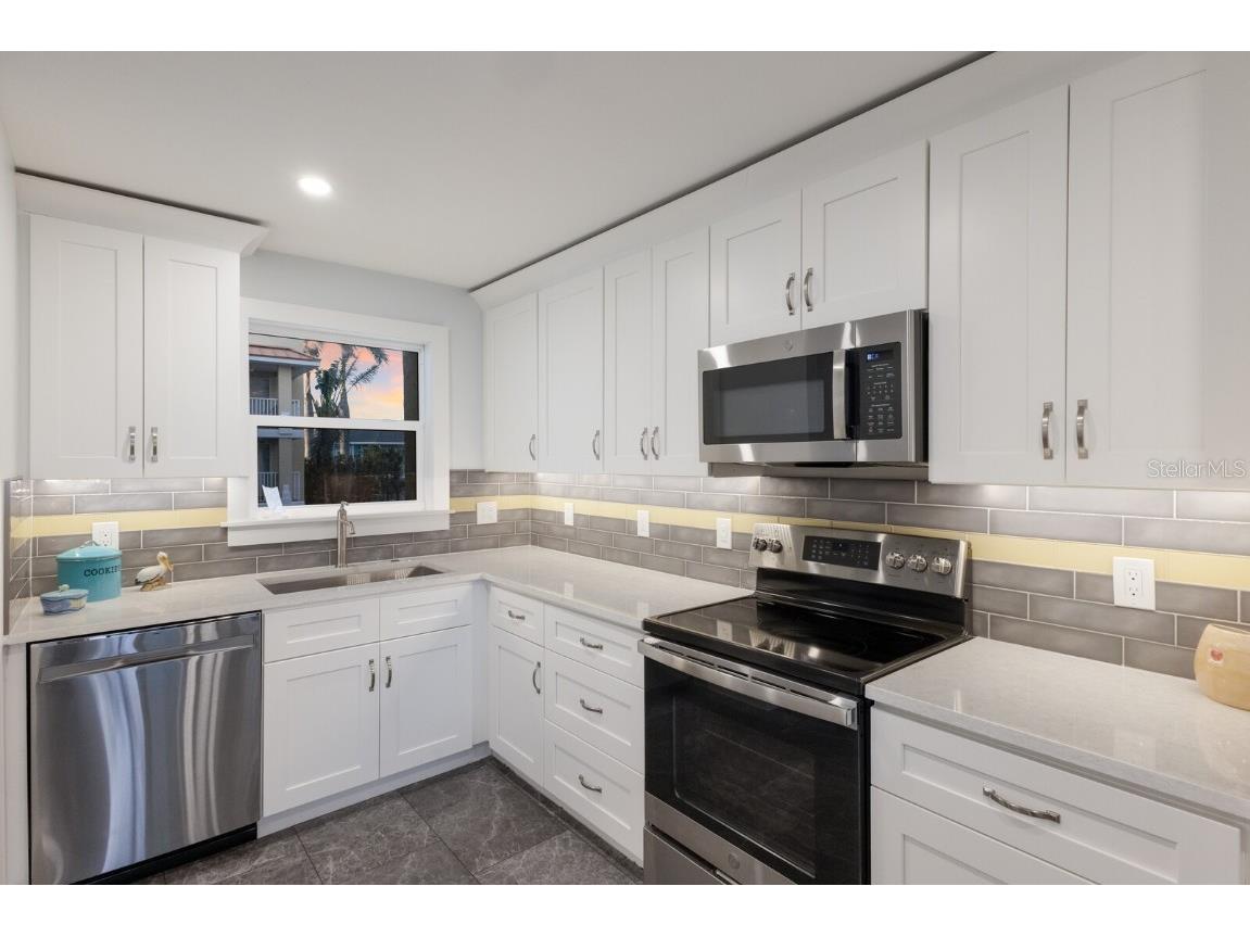 4200 Gulf Dr #104 Holmes Beach FL 34217 - GULFSANDS COMPLEX APPROX 200 FT GULF WATERFRONT A4652510 image5