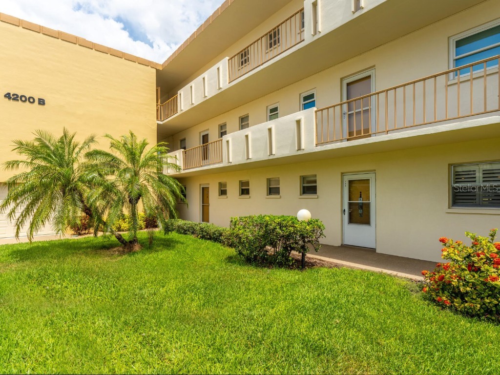 4200 Ironwood Circle #106B Bradenton FL 34209 A4569095 image1