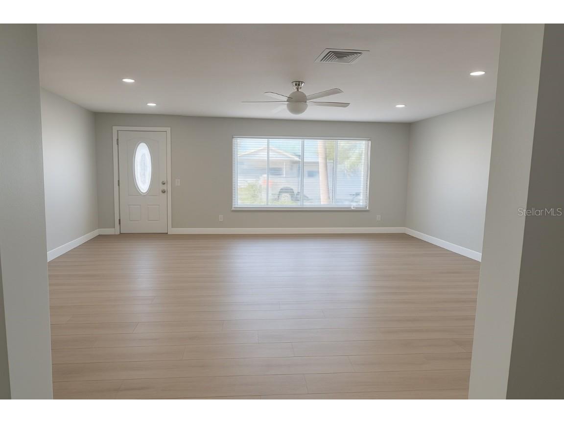 4201 14th Way NE Saint Petersburg FL 33703 TB8446385 image4