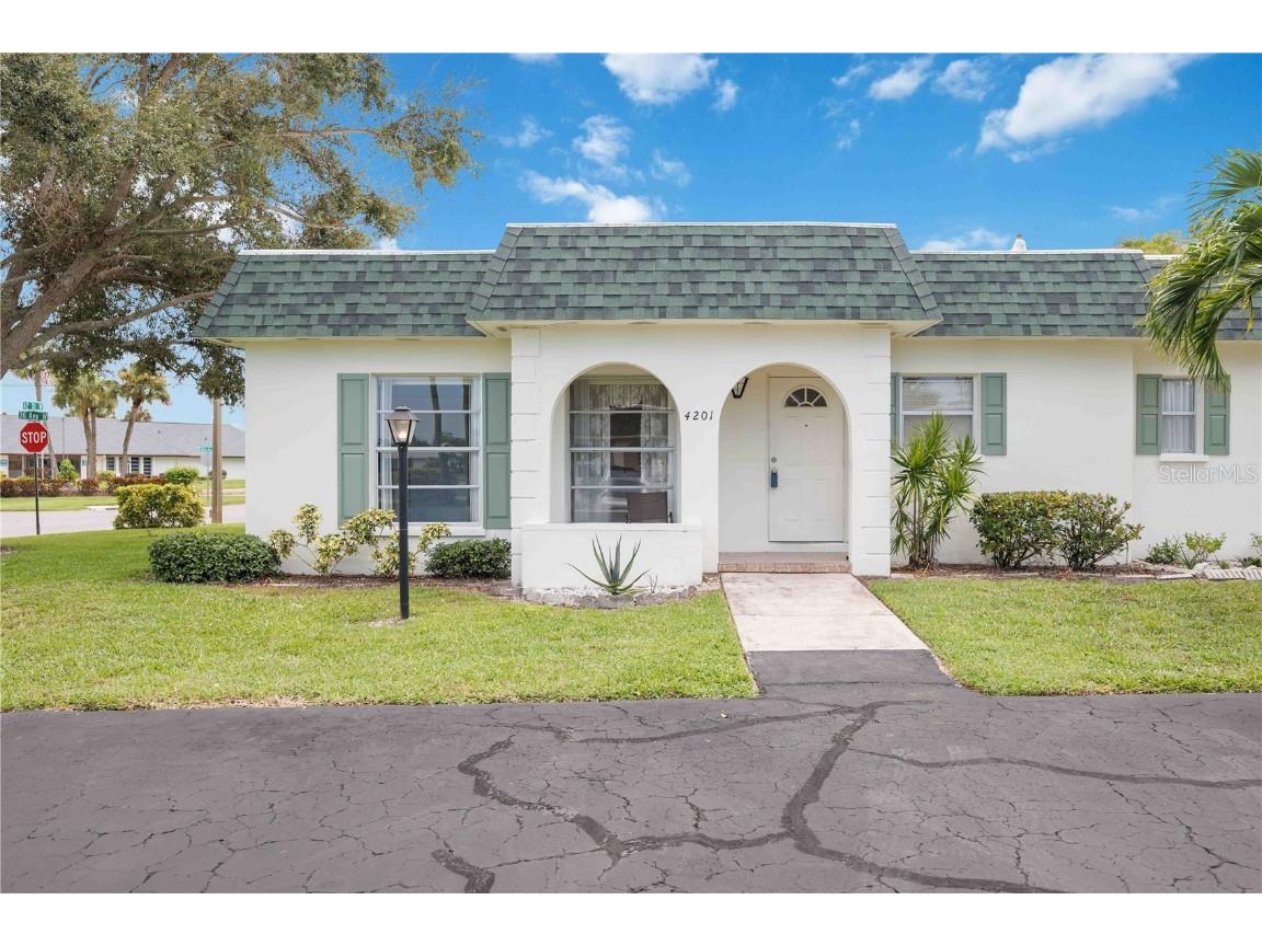 4201 35th Avenue W Bradenton FL 34205 A4663431 image1