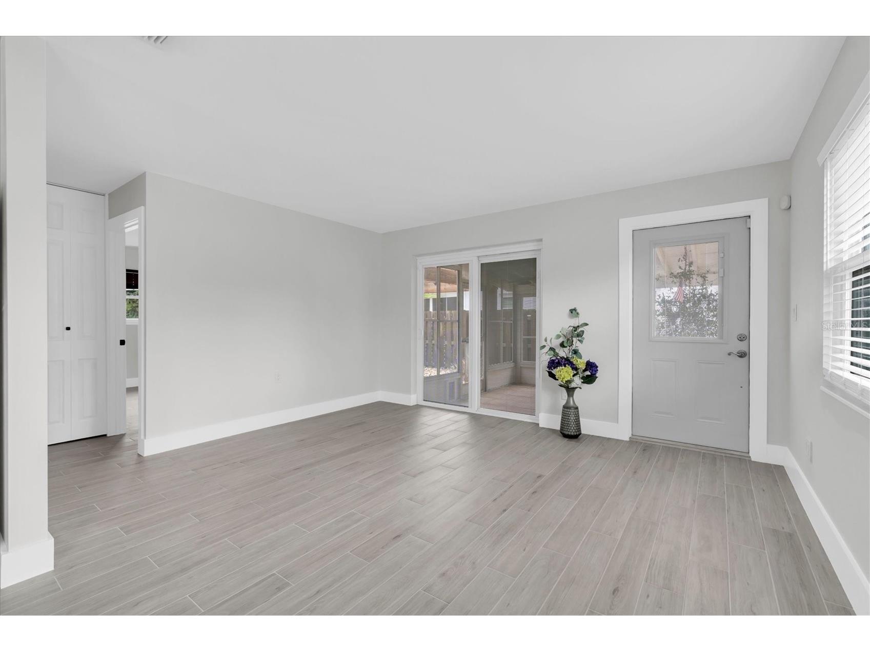 4201 Des Moines Street NE Saint Petersburg FL 33703 TB8523270 image2