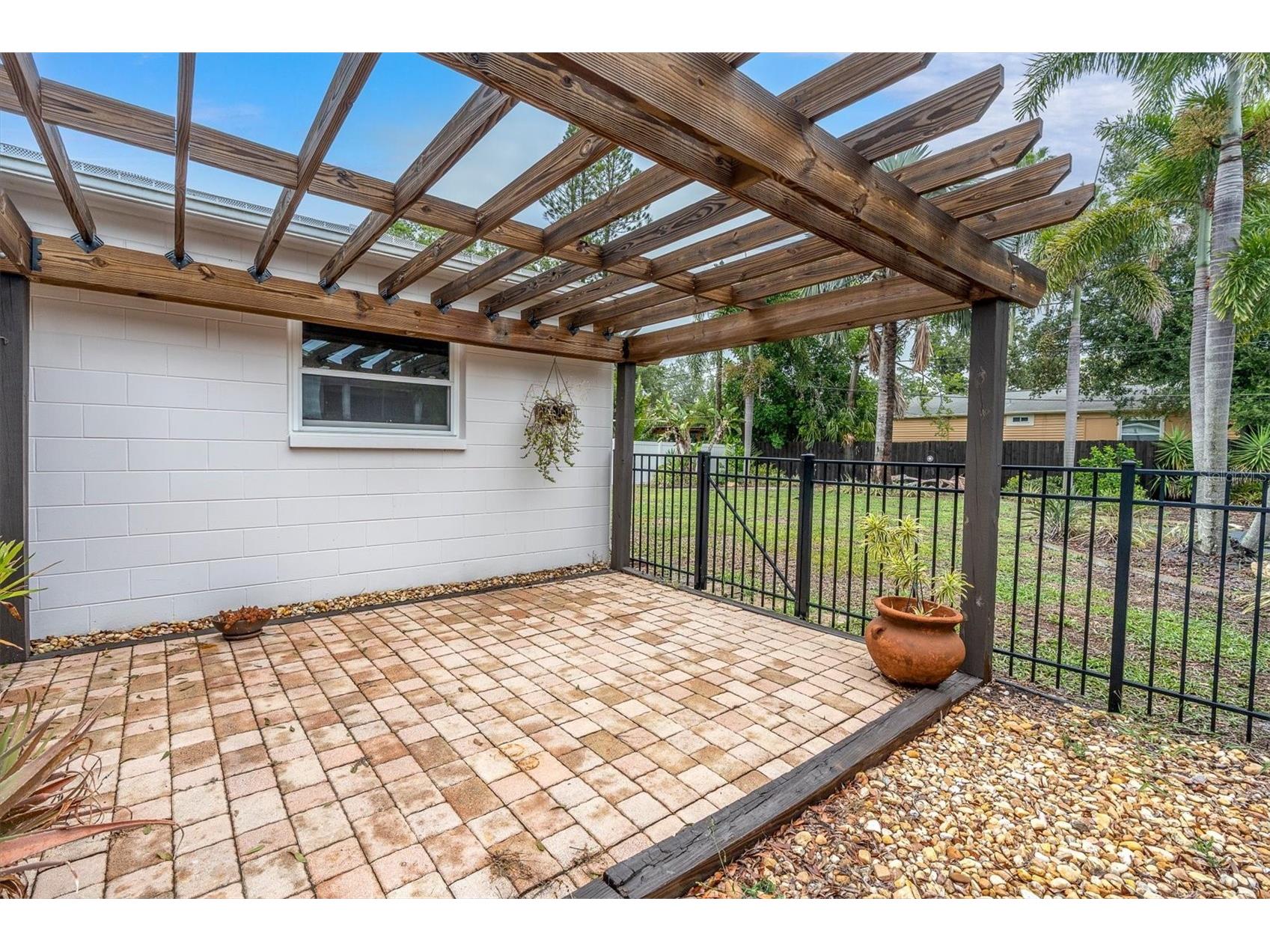 4201 Des Moines Street NE Saint Petersburg FL 33703 TB8523270 image20
