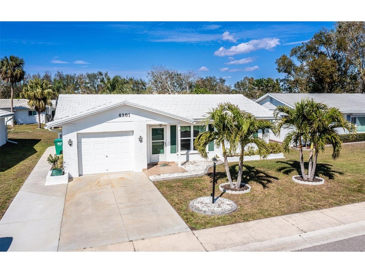4201 Neil Lane Bradenton FL 34208 A4642808 image1