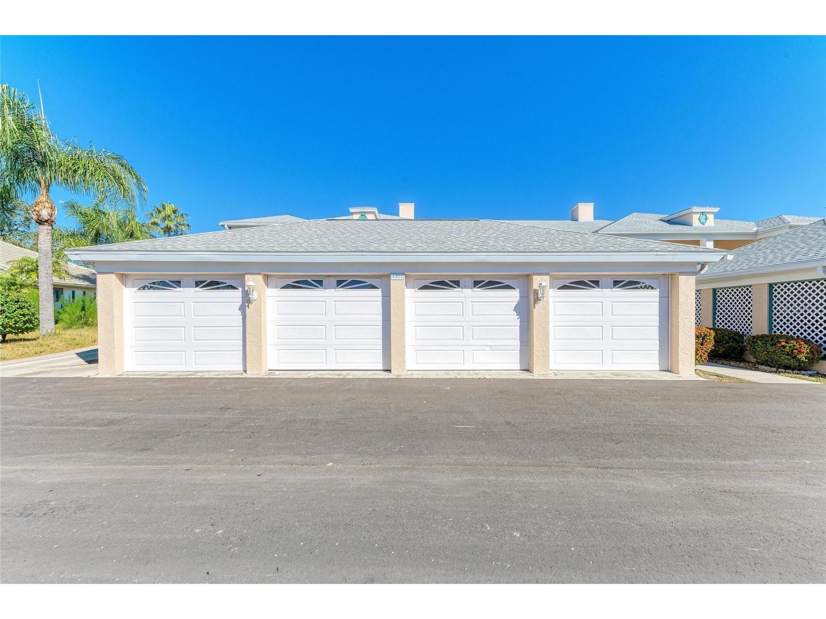 4202 Caddie Drive E #201 Bradenton FL 34203 A4682014 image2