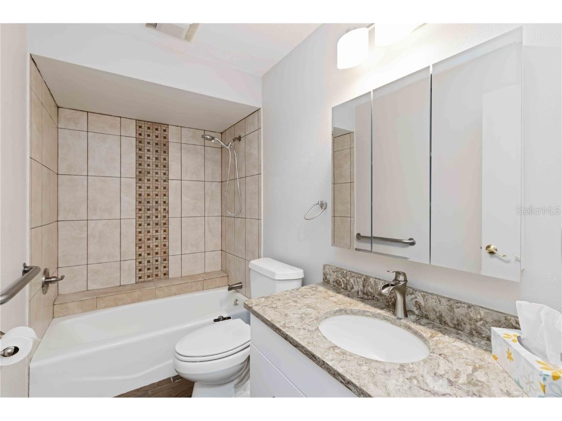 4202 Center Pointe Lane #30 Sarasota FL 34233 A4672826 image17