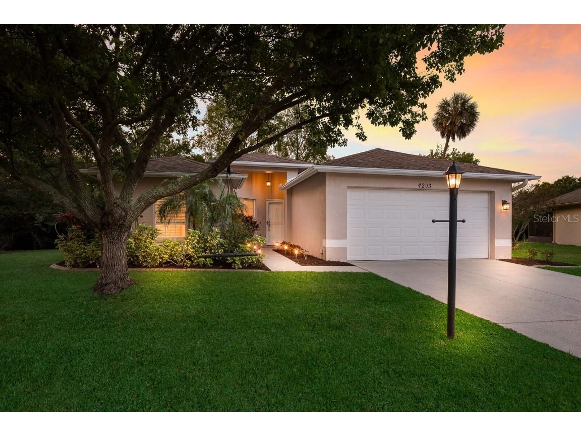 4203 70th Drive E Sarasota FL 34243 A4605339 image1