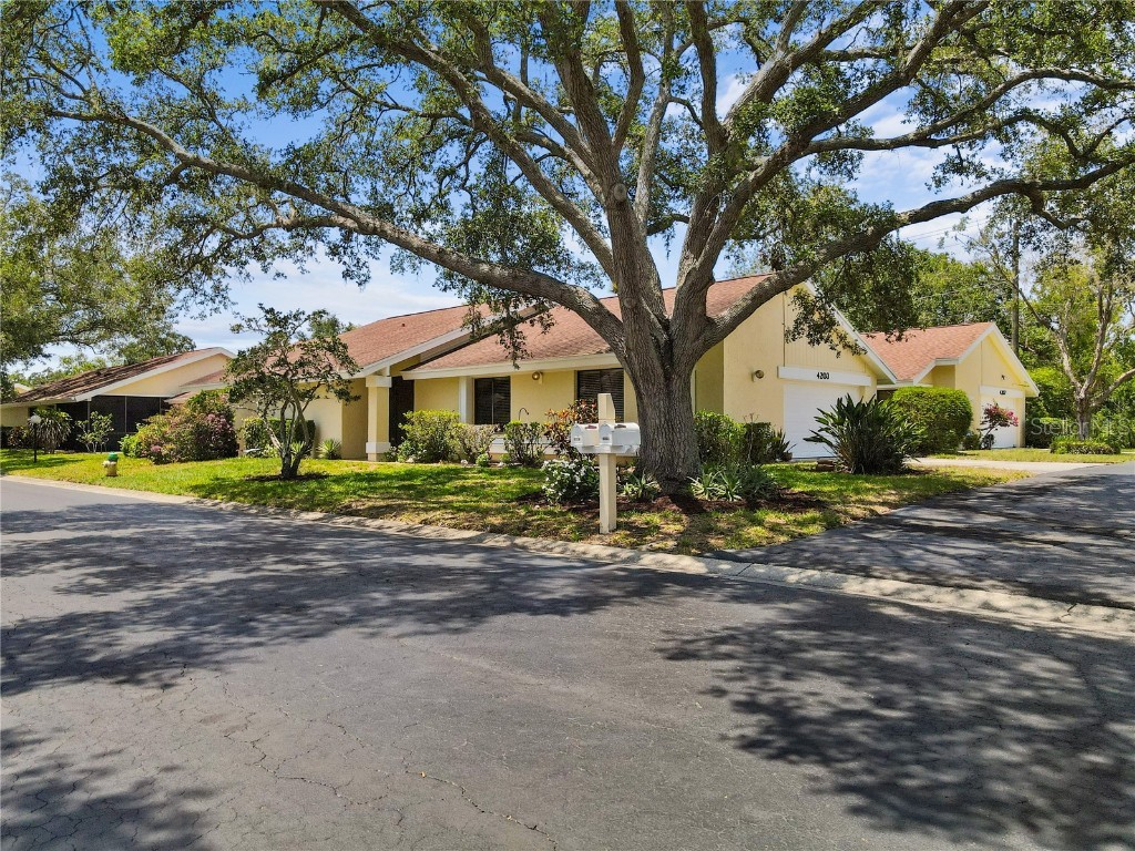 4203 Carriage Drive #27 Sarasota FL 34241 A4653279 image1