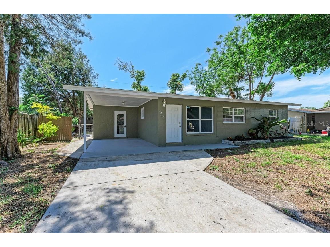 4204 35th Street W Bradenton FL 34205 A4572877 image1