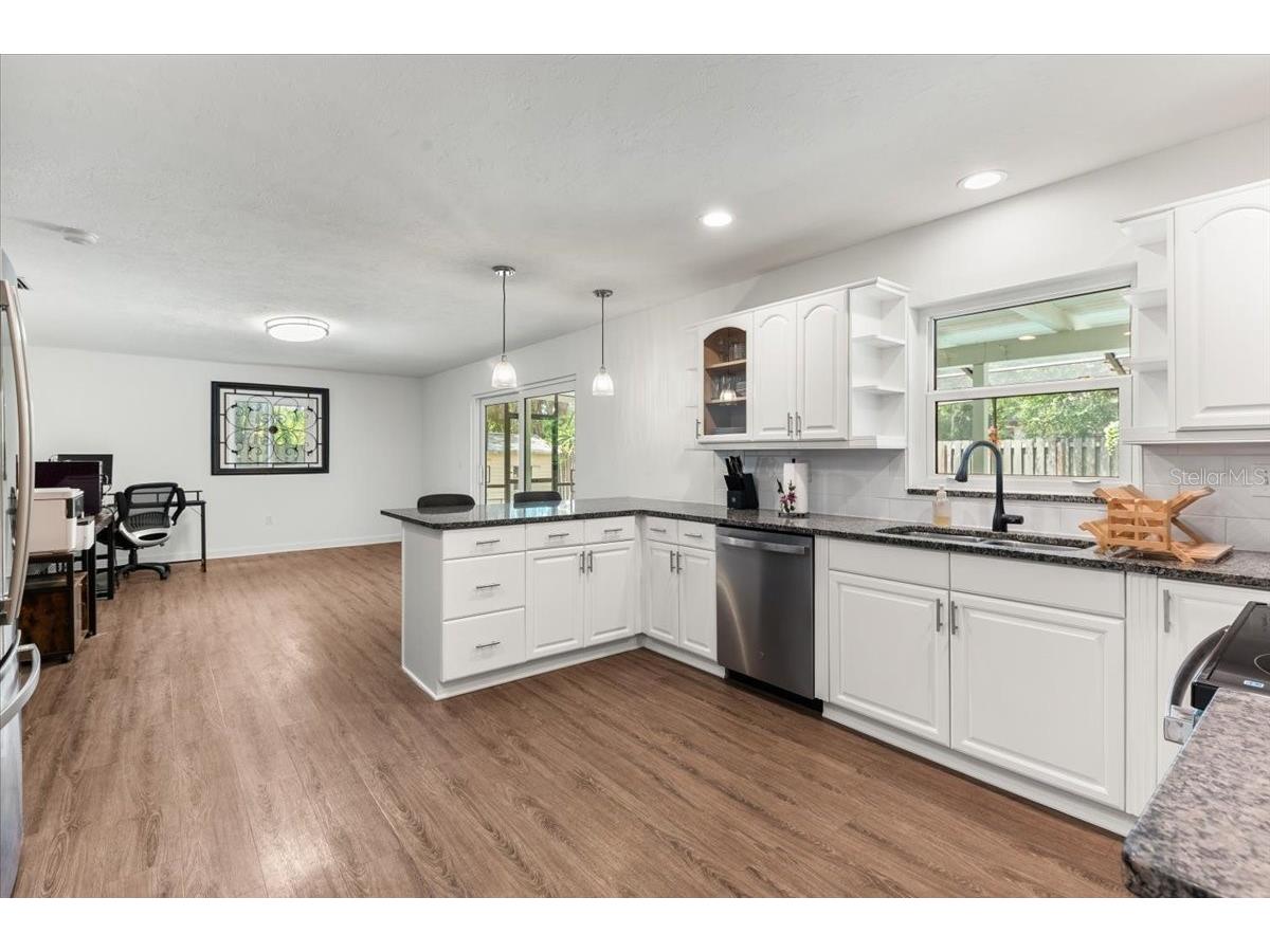 4204 Pine Meadow Terrace Sarasota FL 34233 A4694949 image14