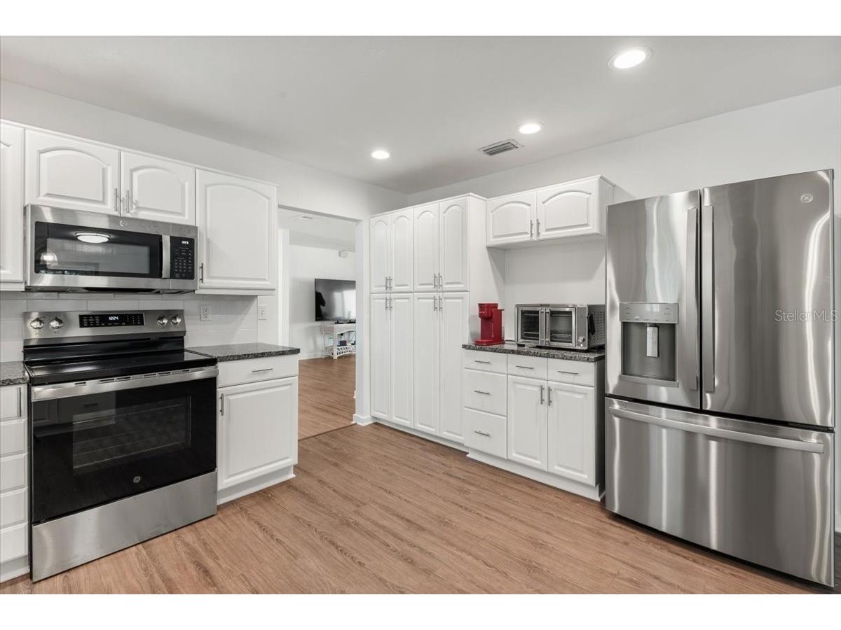 4204 Pine Meadow Terrace Sarasota FL 34233 A4694949 image16