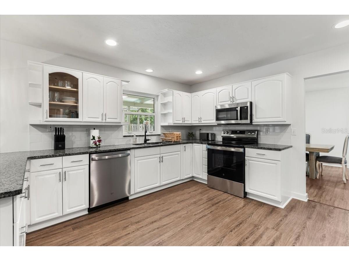 4204 Pine Meadow Terrace Sarasota FL 34233 A4694949 image17
