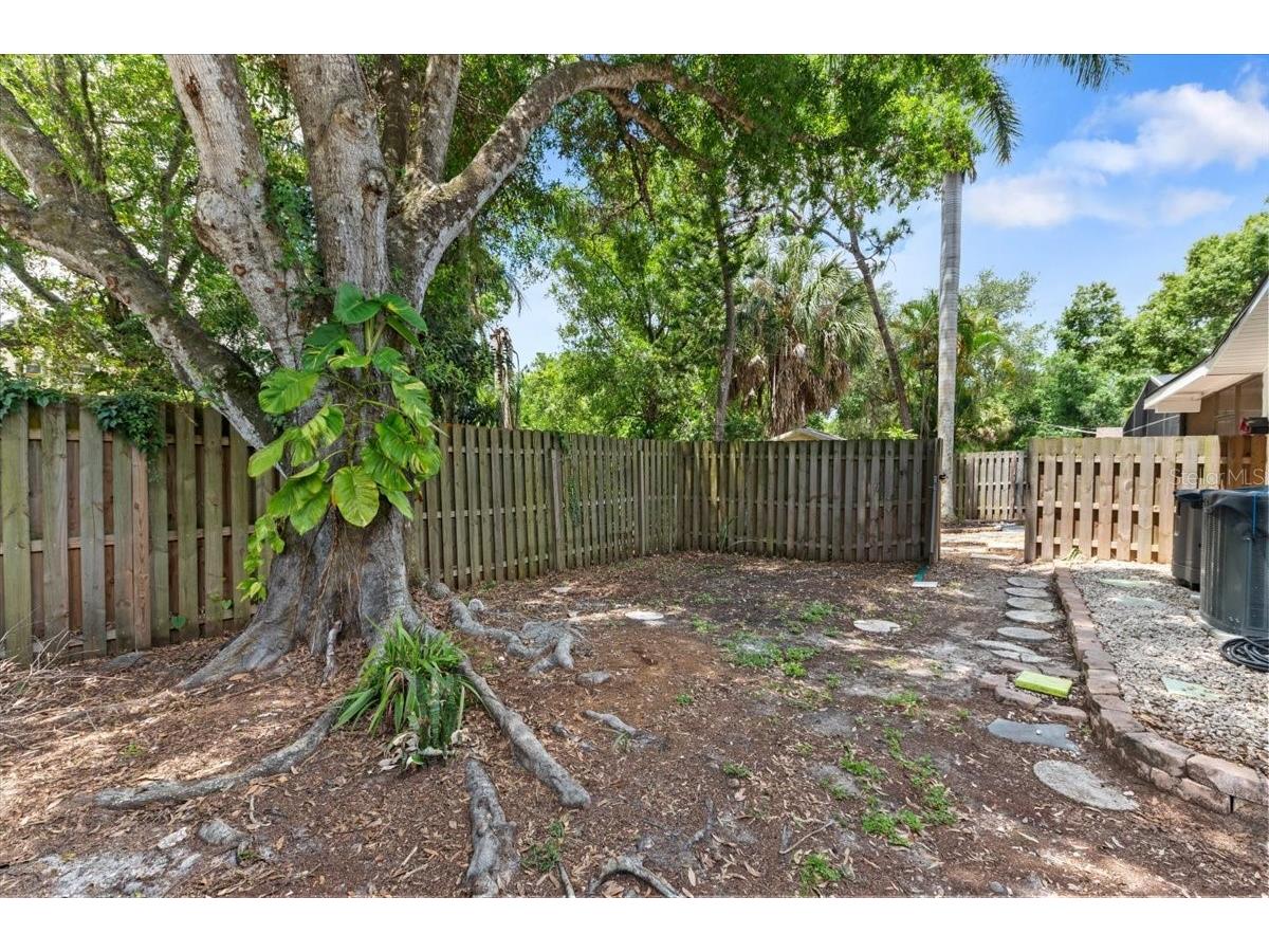 4204 Pine Meadow Terrace Sarasota FL 34233 A4694949 image31