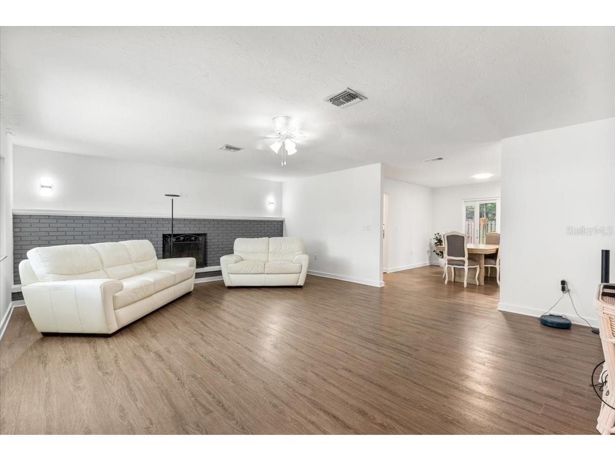 4204 Pine Meadow Terrace Sarasota FL 34233 A4694949 image9