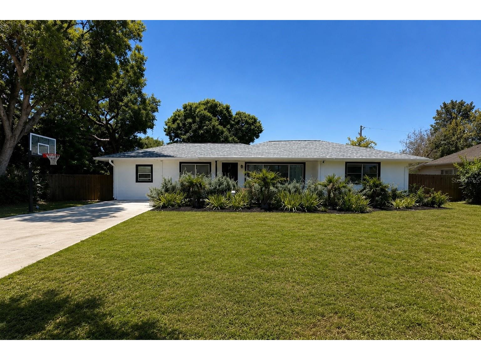 4205 Augustine Avenue Sarasota FL 34231 A4693871 image1