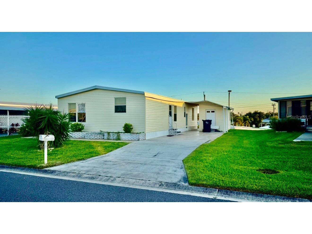 4207 13th Street E Ellenton FL 34222 A4659022 image1