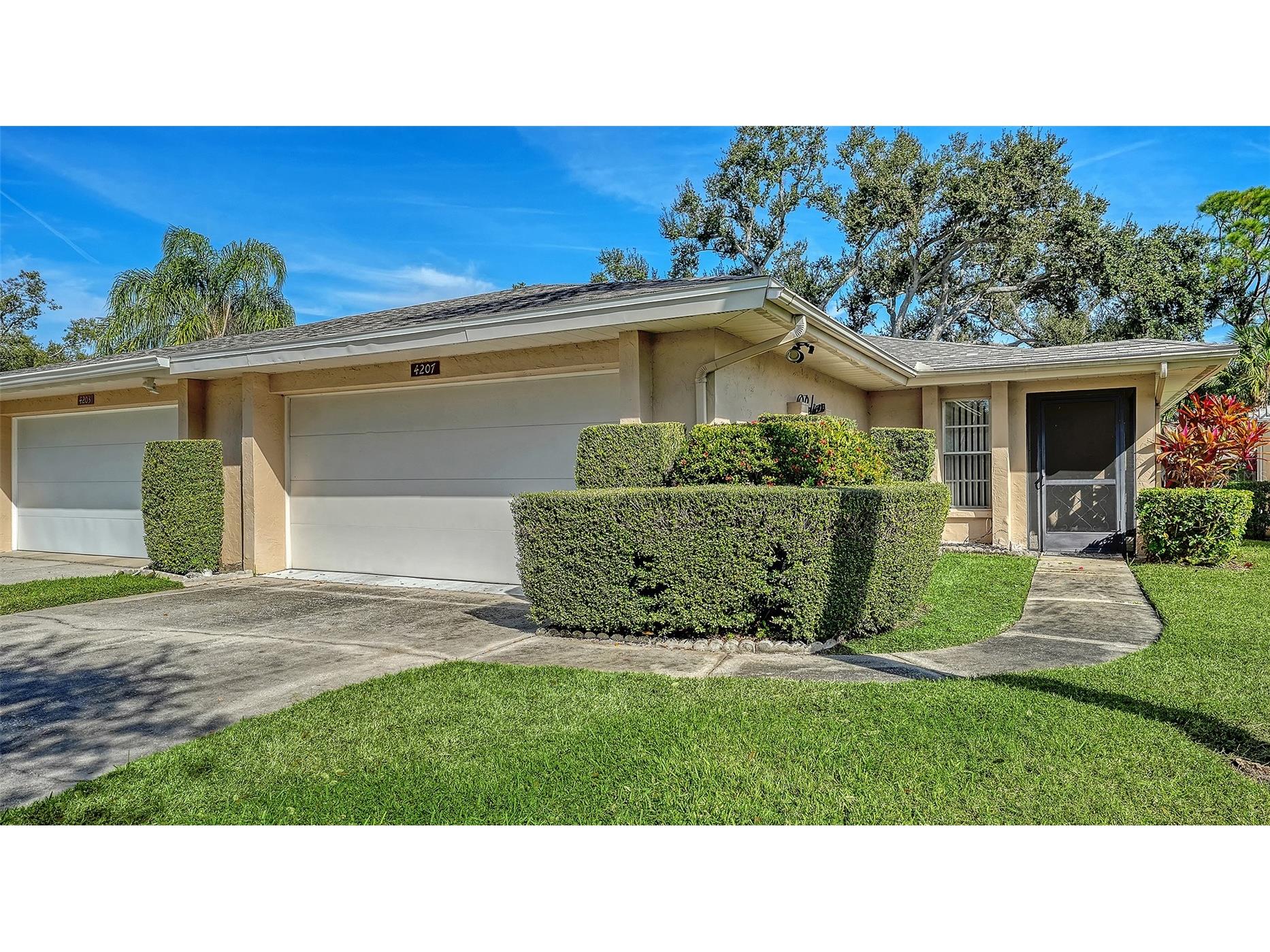 4207 Bowling Green Circle #35 Sarasota FL 34233 A4677864 image1