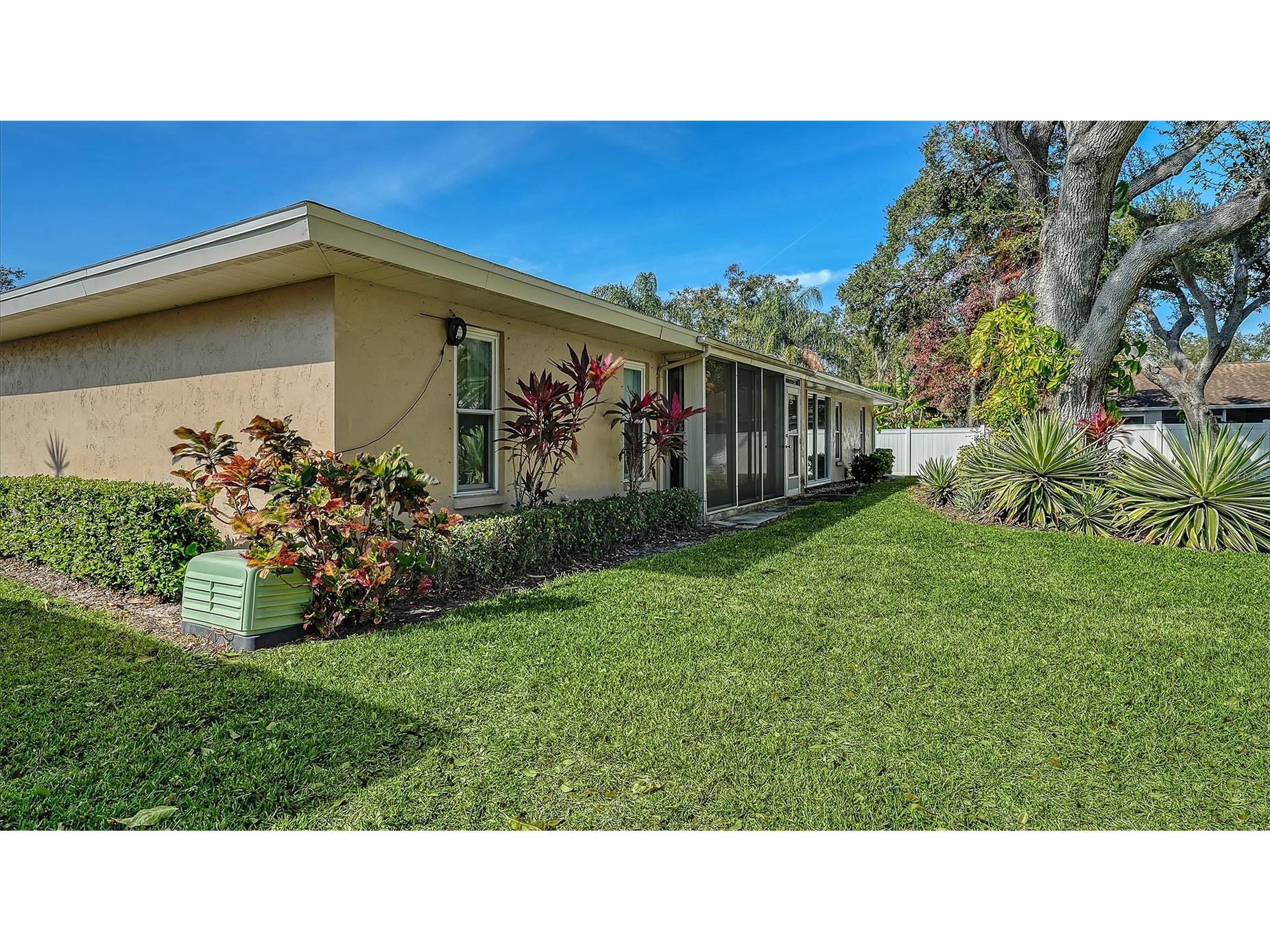4207 Bowling Green Circle #35 Sarasota FL 34233 A4677864 image22