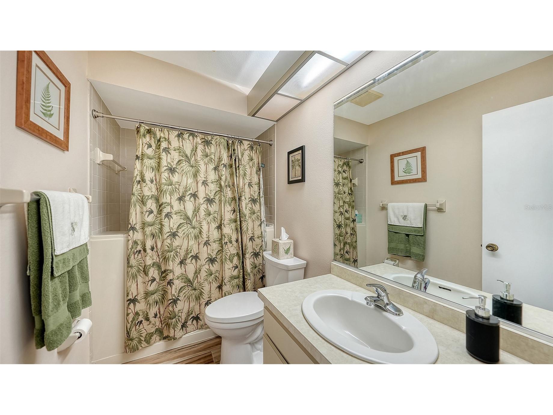 4207 Bowling Green Circle #35 Sarasota FL 34233 A4677864 image33