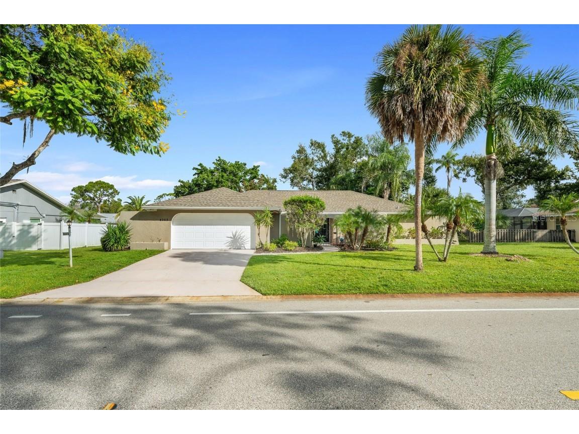 4207 Charing Cross Road Sarasota FL 34241 A4661727 image1