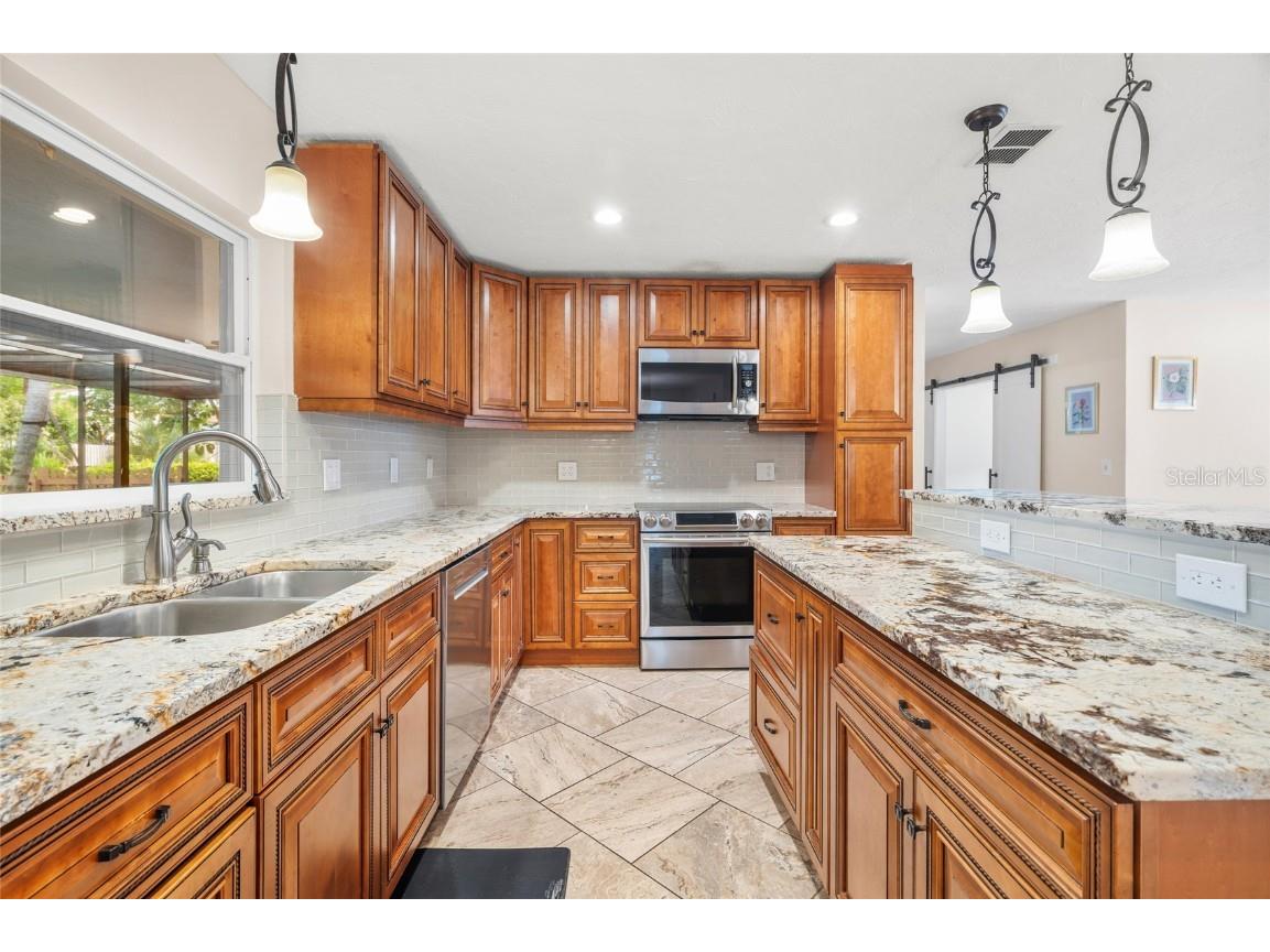 4207 Charing Cross Road Sarasota FL 34241 A4661727 image11