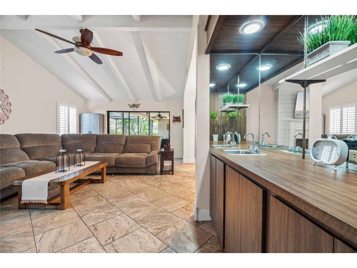 4207 Charing Cross Road Sarasota FL 34241 A4661727 image18