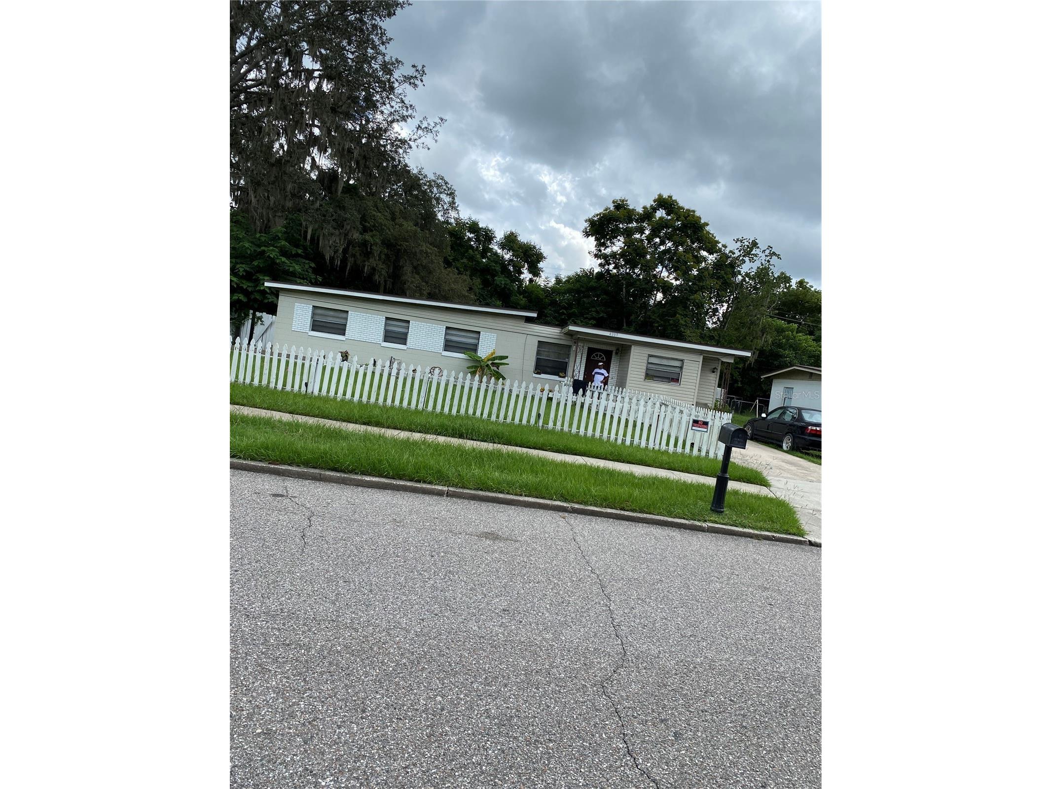 4207 Meadowbrook Avenue Orlando FL 32808 O6342261 image1