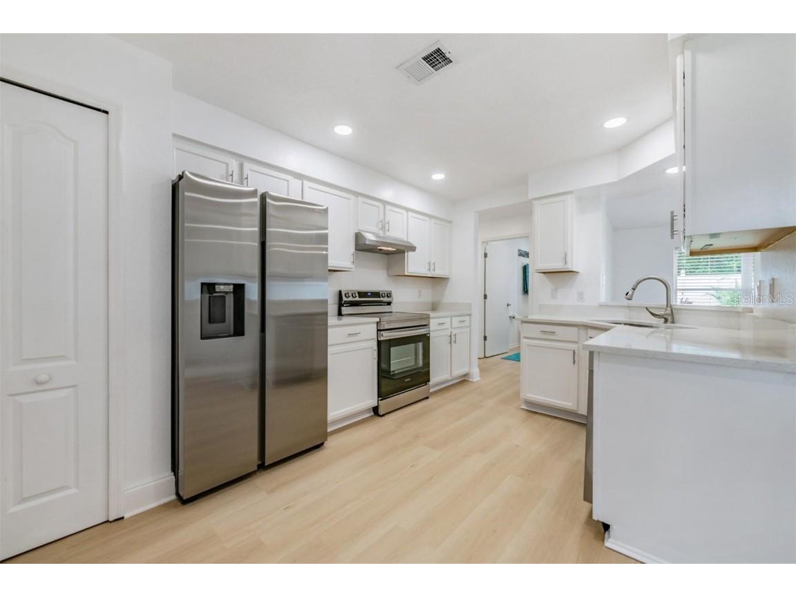 4208 Pine Isle Drive Lutz FL 33558 TB8453179 image9